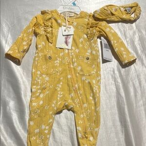 NEW Jessica Simpson Yellow and White Floral Footies with Matching Headband